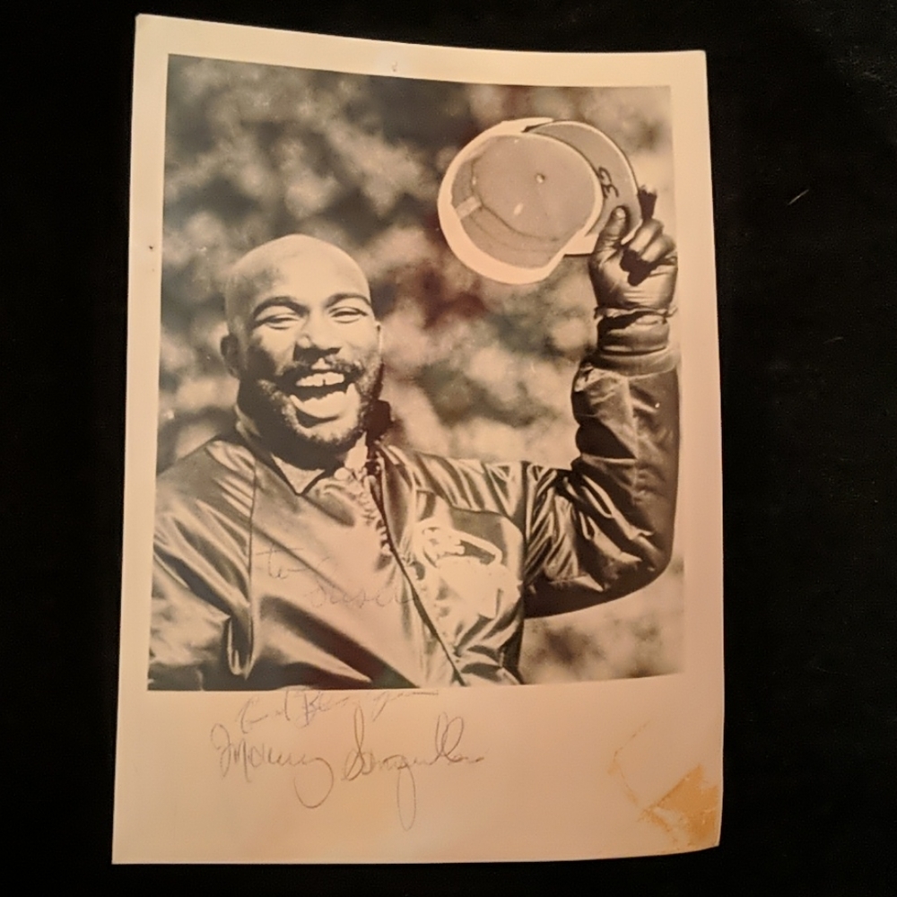 Autographed Photo: Manny Sanguillen